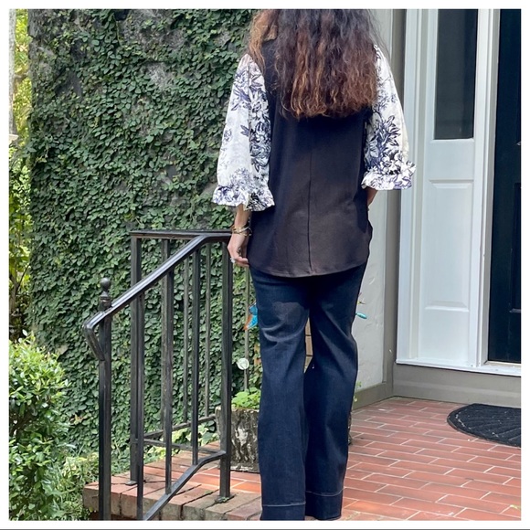 Fabulous color contrast tunic with floral sleeves - Picture 7 of 7